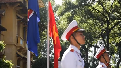 Flag raising ceremony marks ASEAN’s 50th anniversary in Hanoi