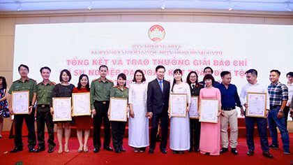 Four articles of Public Security Newspaper honored at 13th Great National Unity Award
