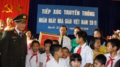 Deputy Minister of Public Security visited Bach Long Vy island