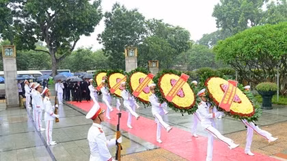 Leaders pay tribute to heroic martyrs