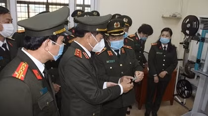 Deputy Minister Tran Quoc To inspects Institute of Science and Technology