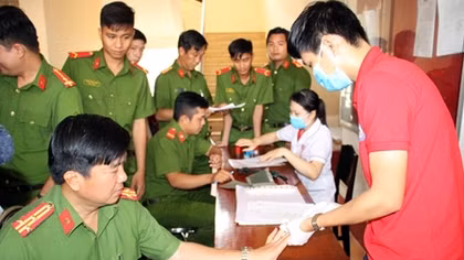 Southwest Mobile Police Regiment’s officers actively participate in blood donation