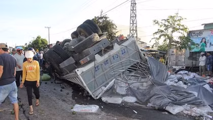 Truck crashes into bus in central Vietnam killing 13, injuring 32