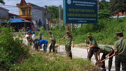 Ha Giang Police help locals overcomes flooding consequences