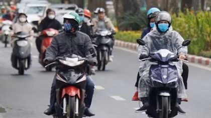 Temperatures drop 10 degrees as strong cold spell hits Vietnam