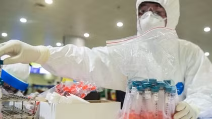 Three foreigners, five Vietnamese infected with COVID-19