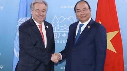 PM Phuc meets many world leaders in Quebec