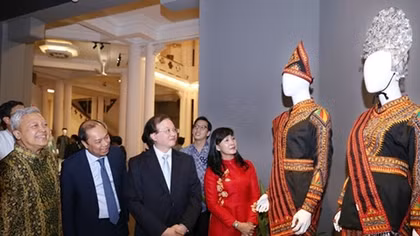 Exhibition on ASEAN traditional costumes opens in Hanoi
