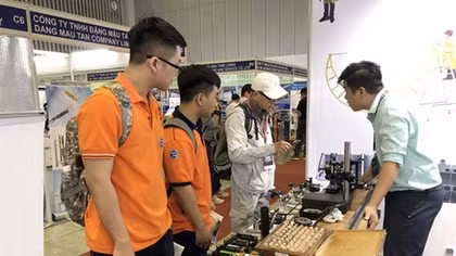 Int’l machinery, supporting industry fairs open in HCM City