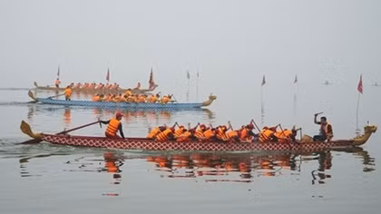 Traditional boat racing in Hanoi's West Lake attracts crowds