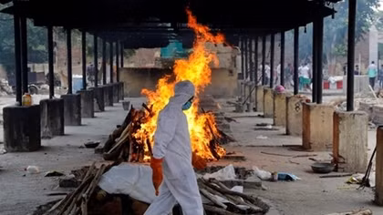 India posts record daily COVID-19 deaths, one in four globally last week