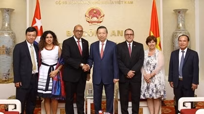 Minister To Lam receives outgoing Cuban ambassador