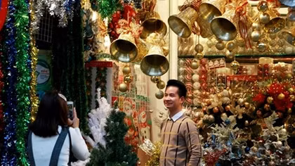 Hang Ma Street busy ahead of Christmas festival