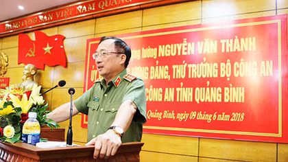 Deputy Minister Nguyen Van Thanh works with Quang Binh Police