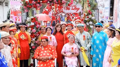 100 disabled couples tie knot at mass wedding in Binh Duong