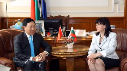 Deputy PM Pham Binh Minh enhances cooperation with Bulgaria