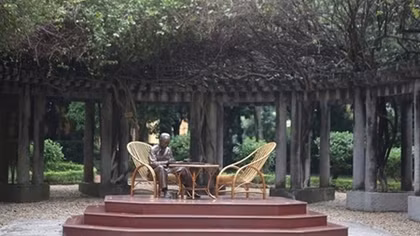 Exhibition highlights 60th anniversary of Uncle Ho’s stilt house