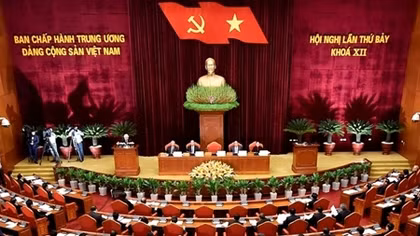 Party Central Committee’s 7th session concludes