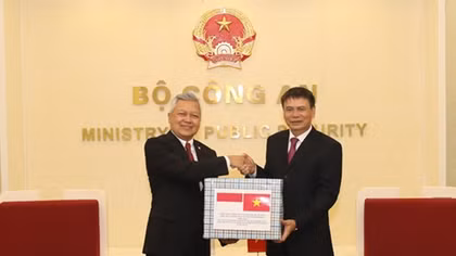 Ministry of Public Security sends anti-bacterial masks to Indonesian law-enforcement agencies