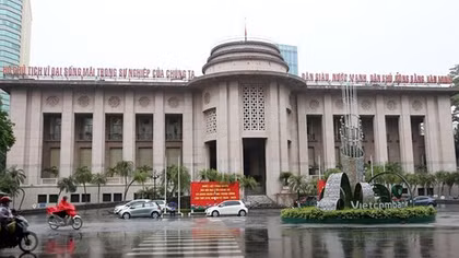 Central bank to adjust monetary policies to weather pandemic