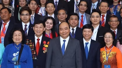 Prime Minister meets overseas Vietnamese joining Homeland Spring programme