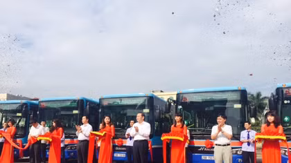 Transerco launched 25 free-wifi buses in Ha Noi