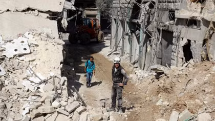 Russian jets resume heavy bombing of eastern Aleppo