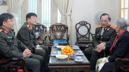 MPS pays tribute to two late leaders of public security schools