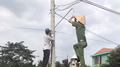 Young police officers light up rural roads in Tien Giang province