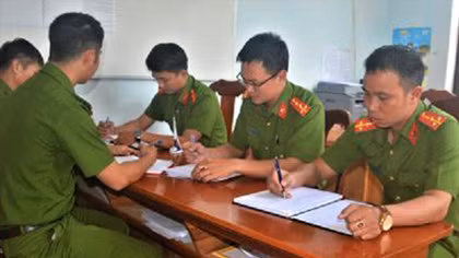 Full-time police officers bring peaceful life for people in used-to-be security hotspot in Lam Dong province