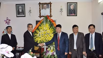 MPS congratulates Phat Diem Cathedral as Christmas Day coming