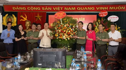 Public Security Newspaper praised as key press agency in fighting hostile forces