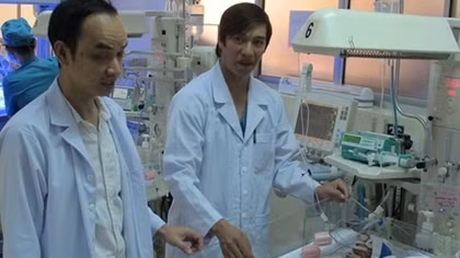 Vietnamese doctors saved 900 gram newborn baby with congenital heart disease