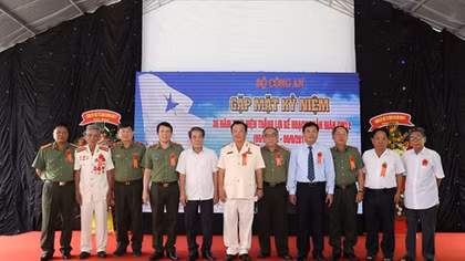 Officers participating in Counterintelligence Plan CM12 gather in Ca Mau