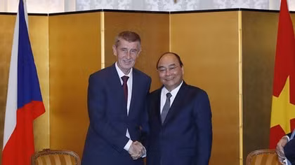 PM meets leaders of Czech Republic, Bulgaria, Albania