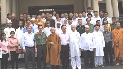 Tay Ninh Police meets with religious dignitaries and followers
