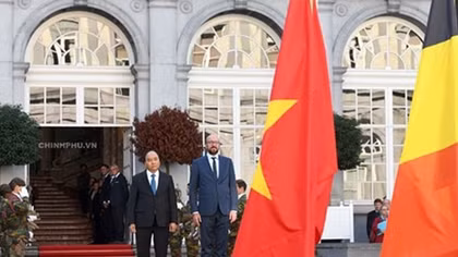 PM Phuc arrives in Belgium for 12th ASEM Summit