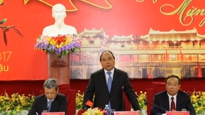 PM Phuc pays Tet visit to Thua Thien Hue