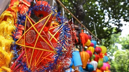 Hanoi's Hang Ma Street bustling with Mid-Autumn Festival toys