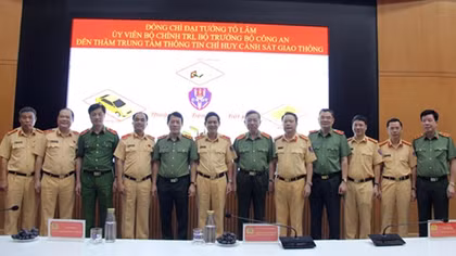 Minister To Lam checks CIC of Traffic Police Department 