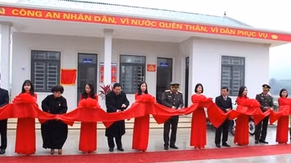 Minister To Lam inaugurates police headquarters in border commune of Nghe An province