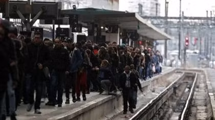'Black Tuesday': French rail workers begin 1st day of rolling strikes to protest Macron's reforms