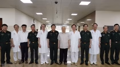 Party chief congratulates former senior leaders on 80-year Party membership