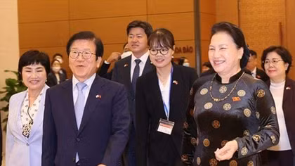 Korean top legislator wraps up visit to Vietnam
