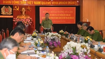 Minister To Lam works with Office of Criminal Investigation Agency