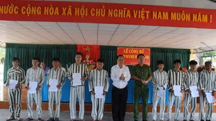 My Phuoc and Phuoc Hoa Prisons announce Decisions on early conditional release of prisoners