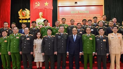 PM Phuc: All public security officers be responsible and committed to the people 