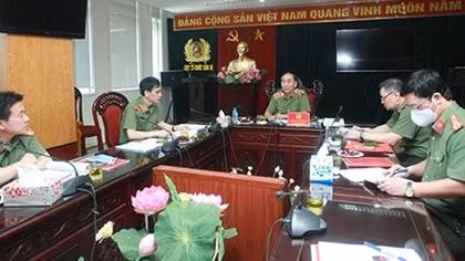Deputy Minister Tran Quoc To works with Organization and Personnel Department