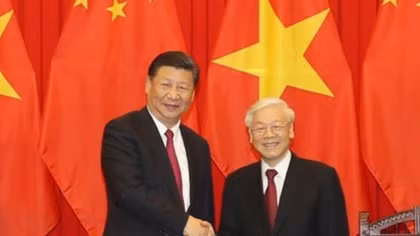 Leaders of Vietnam, China exchange greetings on diplomatic ties anniversary