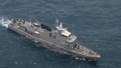 Phuket boat sinks: Divers search for missing tourists in water off Thailand